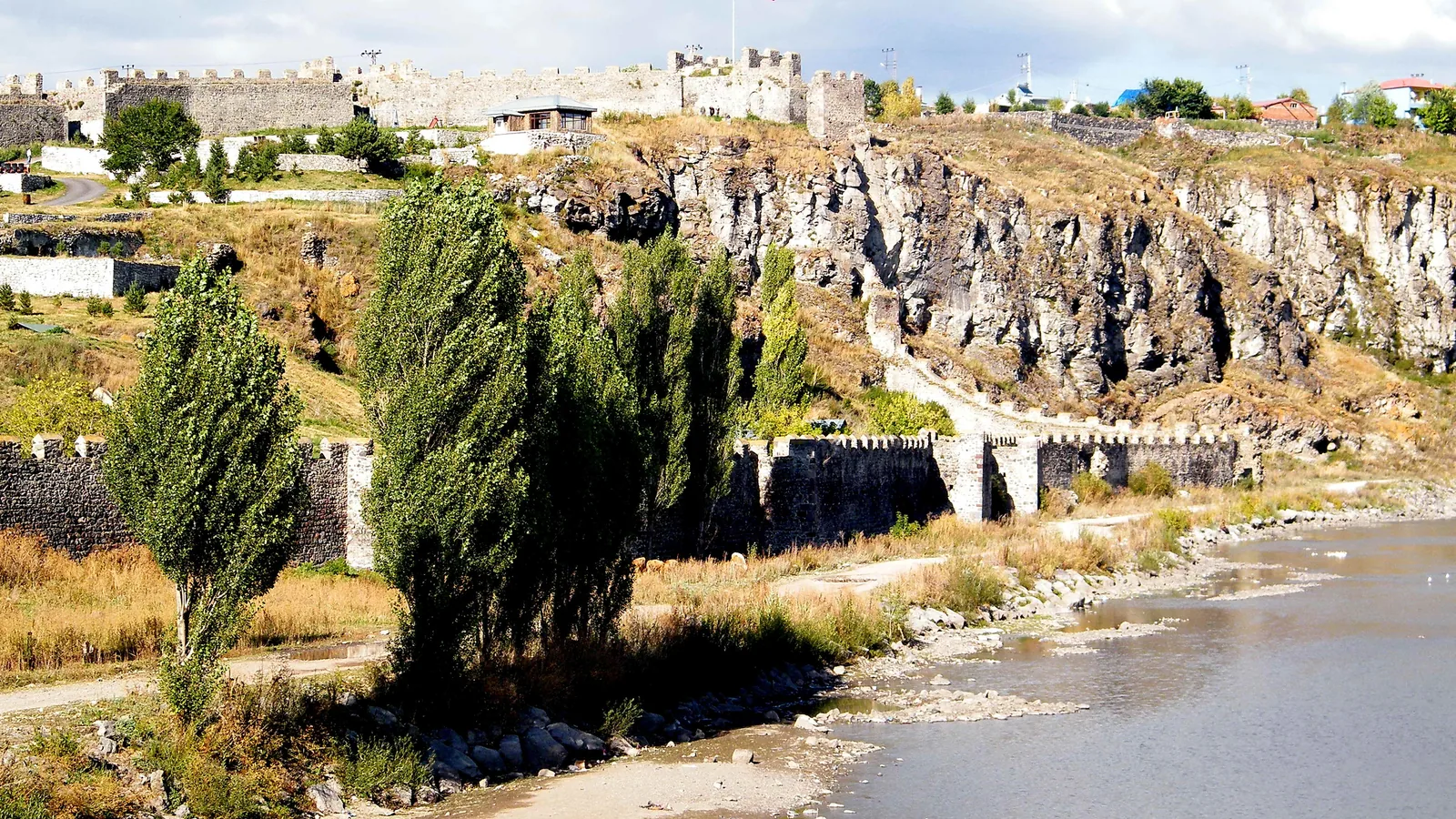 Ardahan şehir görünümü ve simgesel kent alanı