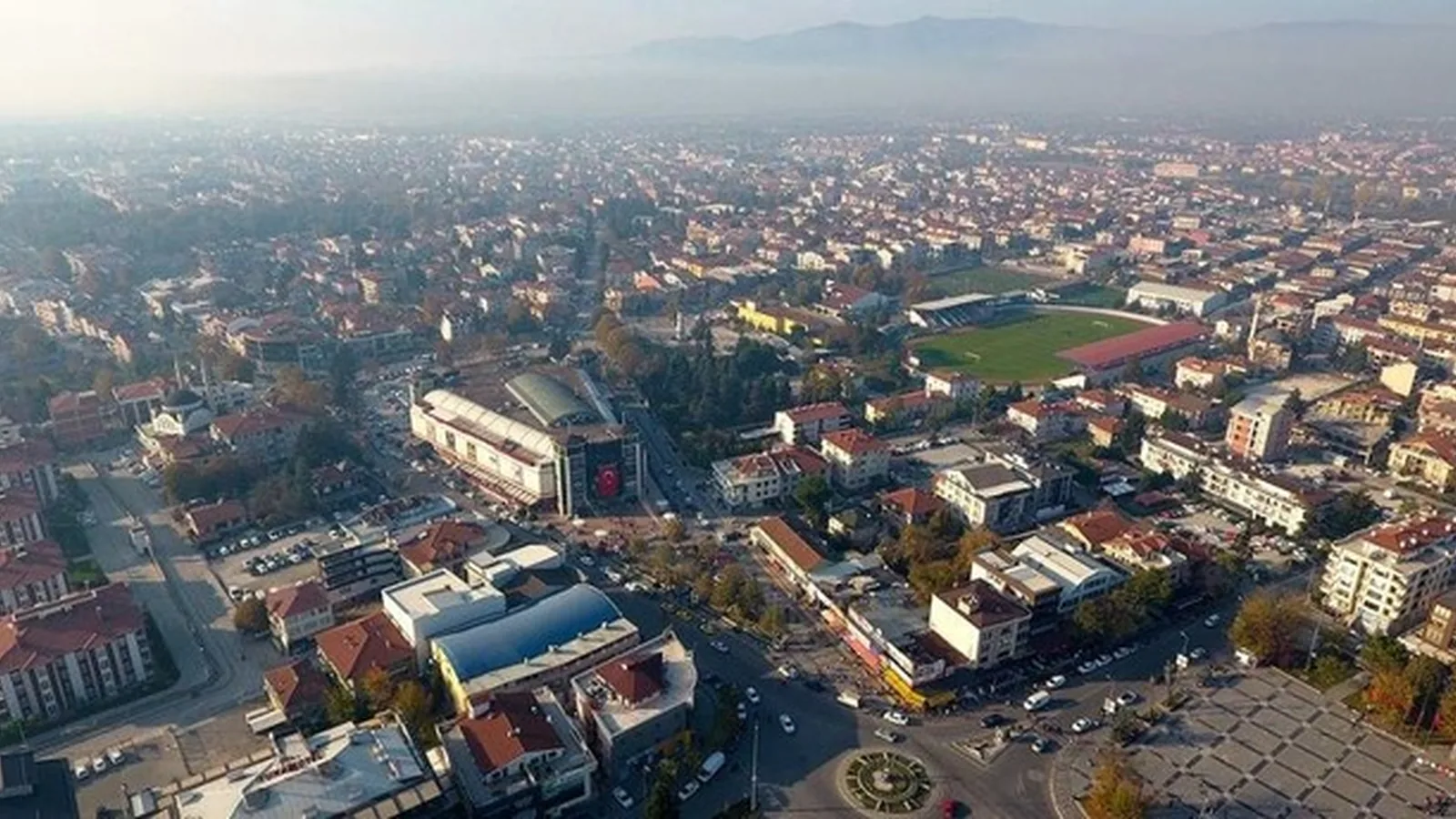 Düzce şehir görünümü ve simgesel kent alanı