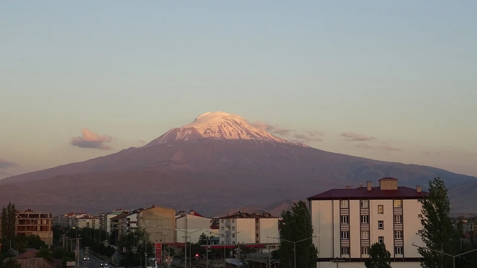 Iğdır şehir görünümü ve simgesel kent alanı