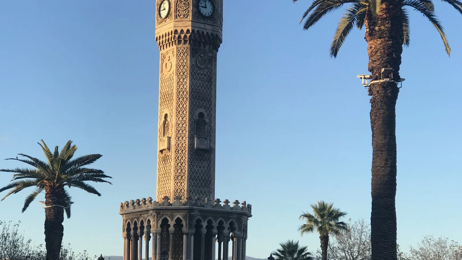 İzmir şehir görünümü ve simgesel kent alanı