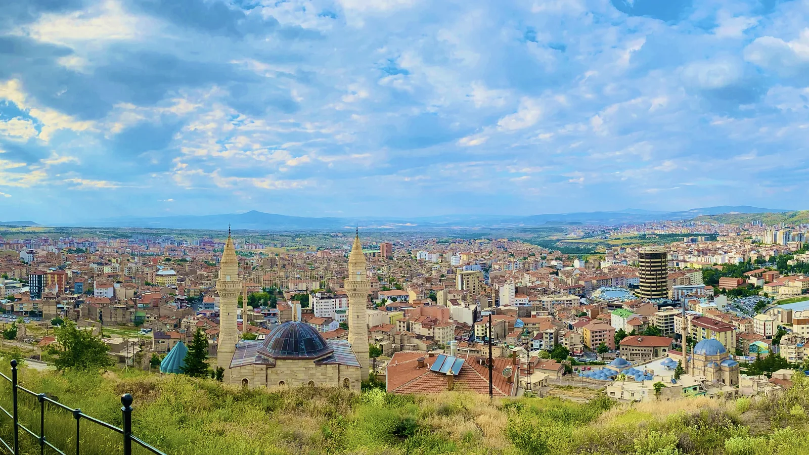 Nevşehir şehir görünümü ve simgesel kent alanı