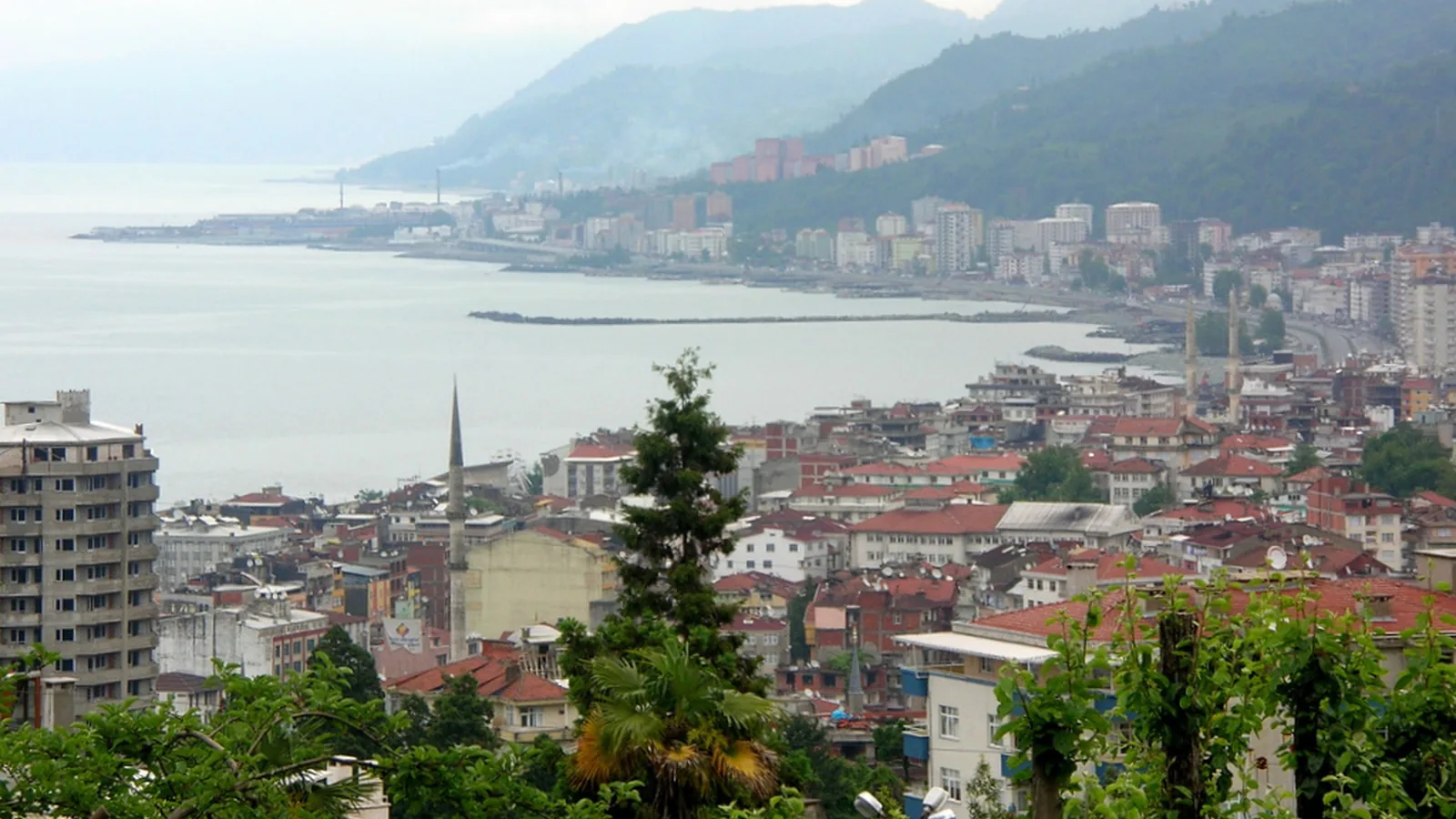 Rize şehir görünümü ve simgesel kent alanı