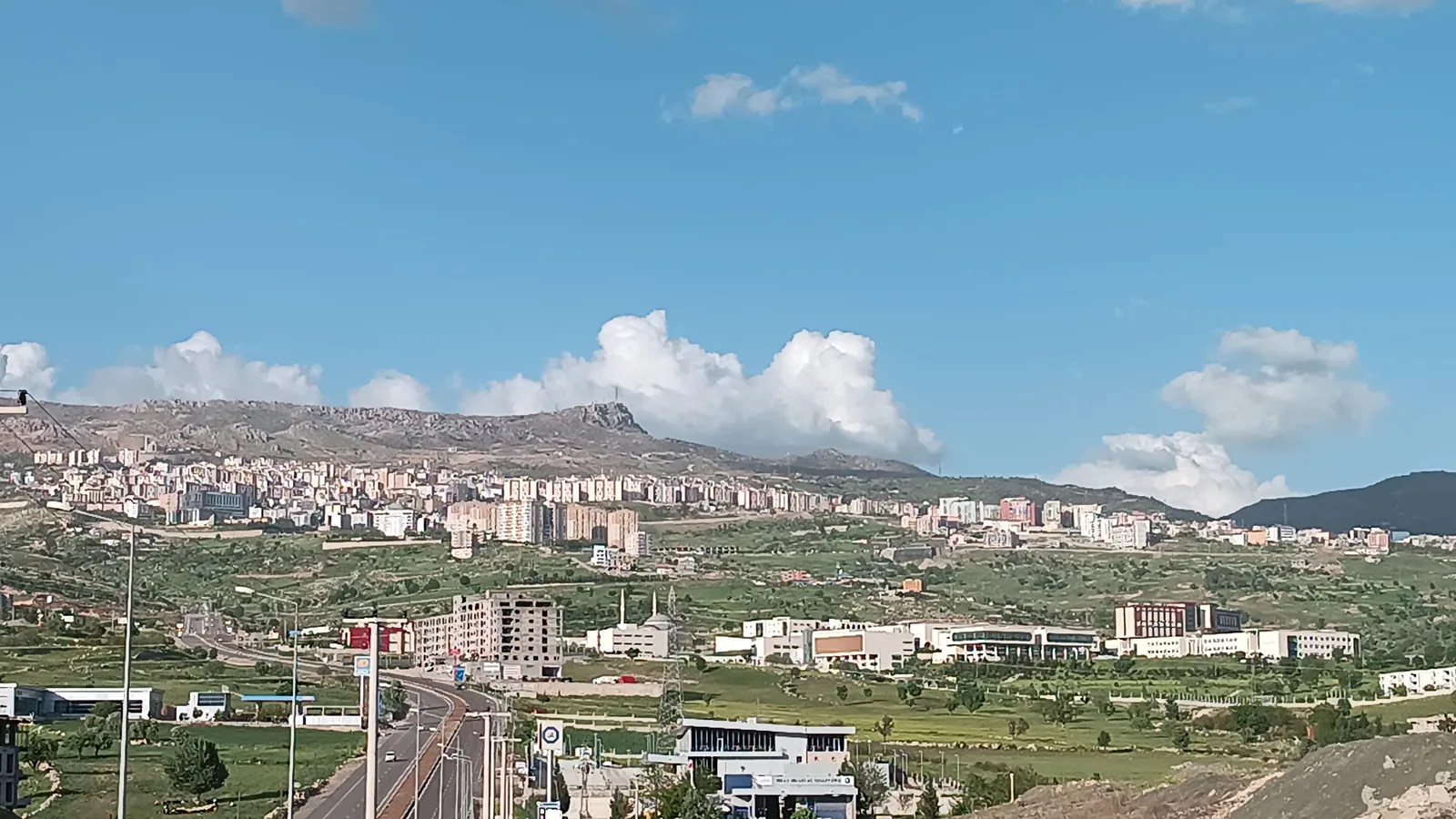 Şırnak şehir görünümü ve simgesel kent alanı