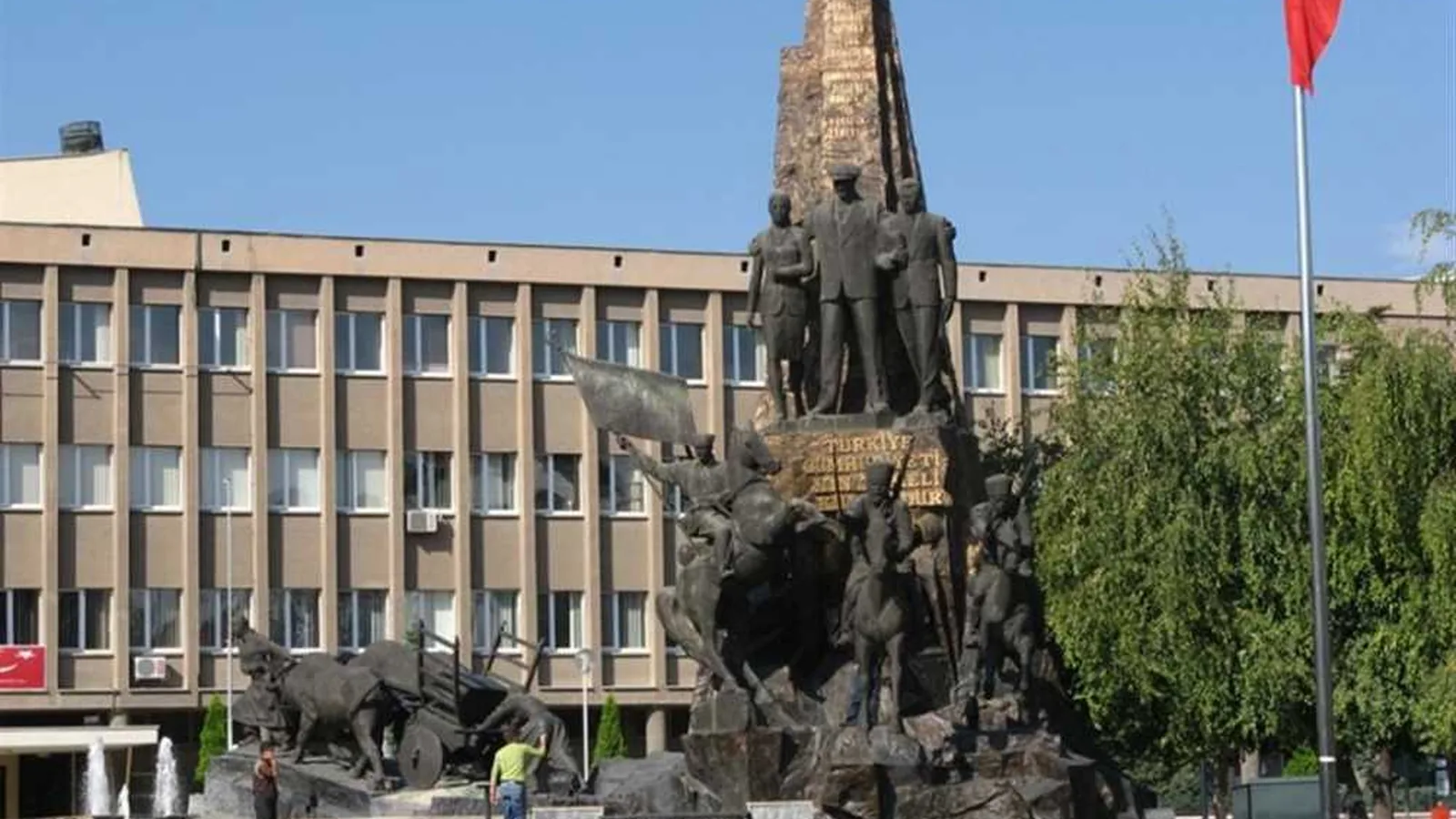 Uşak şehir görünümü ve simgesel kent alanı